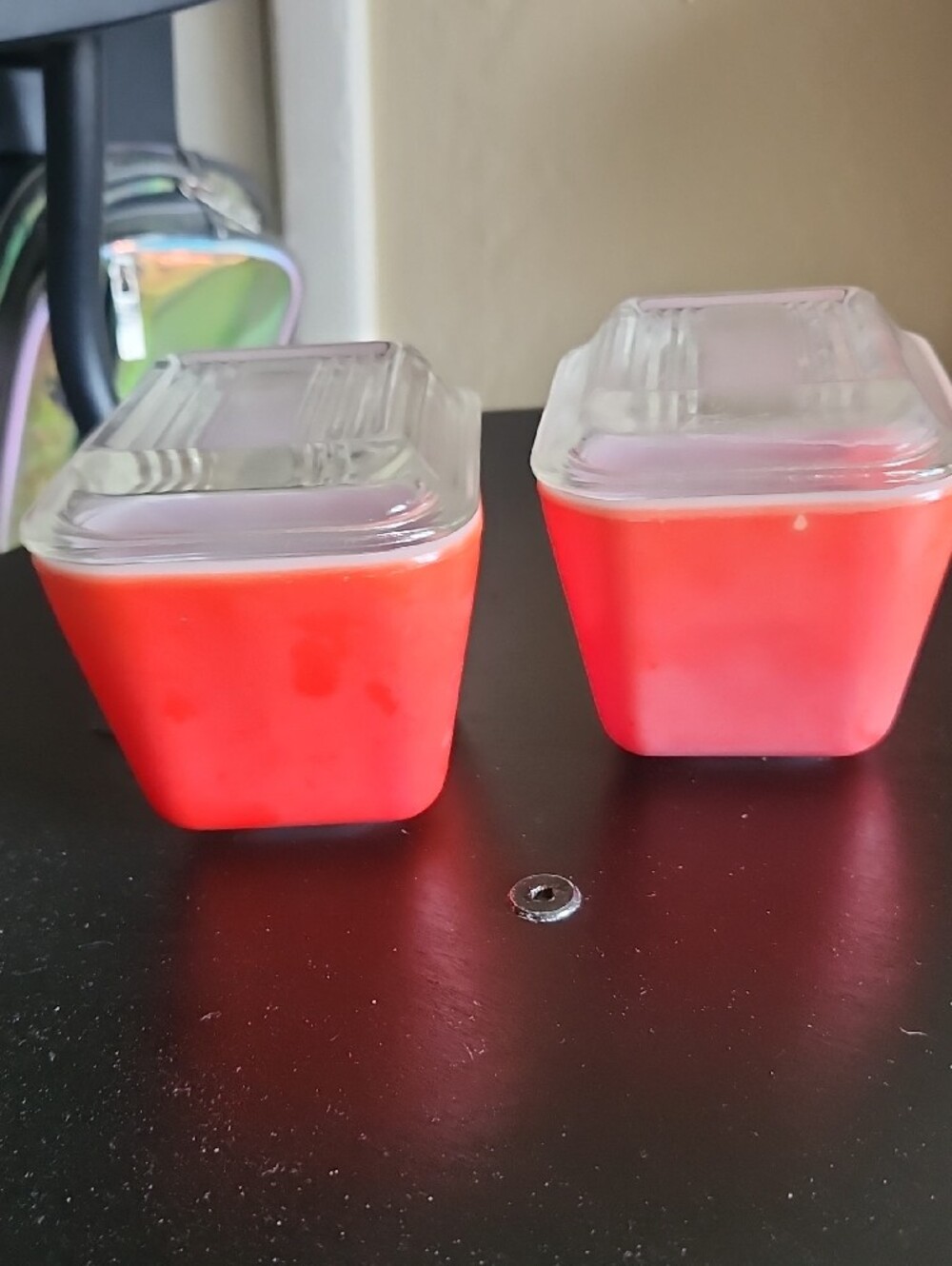 Set of 2 Pyrex Vintage Glass Refrigerator Dishes with Lids - Picture 3 of 12